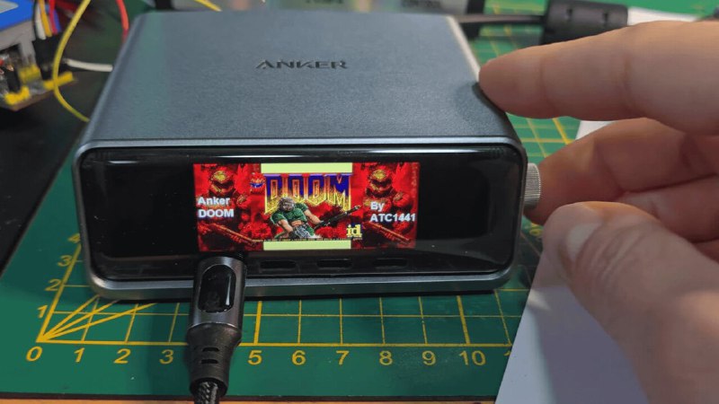 Anker&nbsp;充電器成功運行&nbsp;DOOM　未經結構性改造　本身控制器已足夠運行遊戲