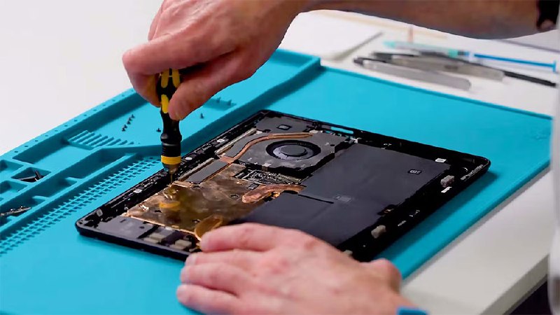 Microsoft 透過 40 分鐘的影片全力宣傳 Surface Pro 的可修復性