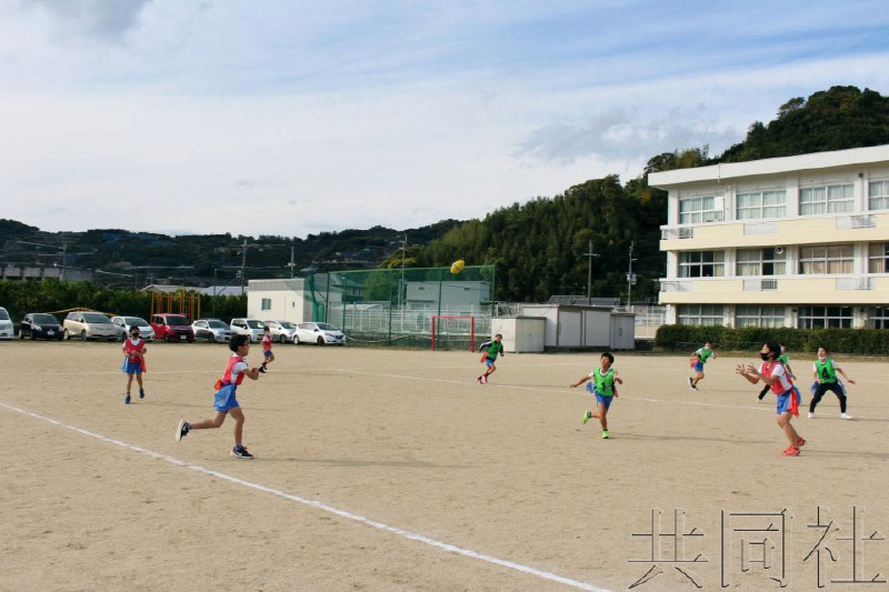 调查显示日本高中生日均上网时间超过6小时