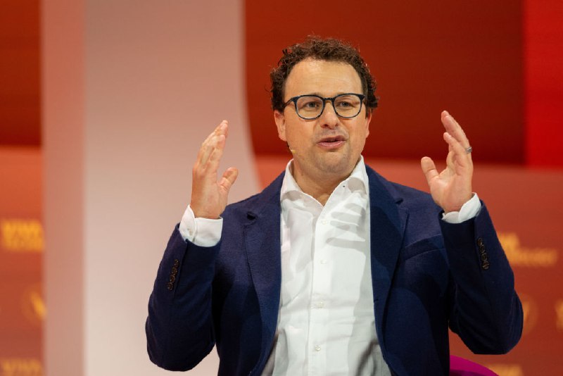 Anthropic's Dario Amodei responds: doesn't oppose open-weight models, but fears Chinese AI | TechCrunch