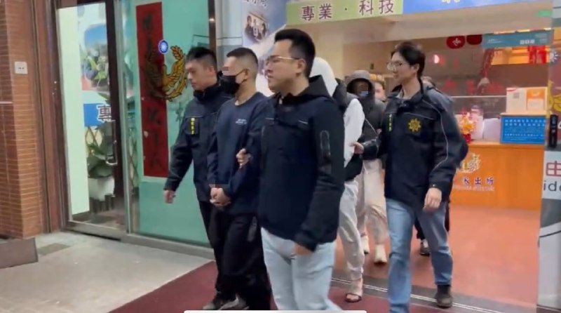 打詐龍頭淪陷／詐騙手法曝！刑事局警遭風飛砂幫詐千萬　6度送錢給明仁會車手 - 鏡報