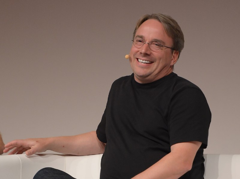 Linux 之父批 AI 產業炒作過度，籲回歸理性發展
