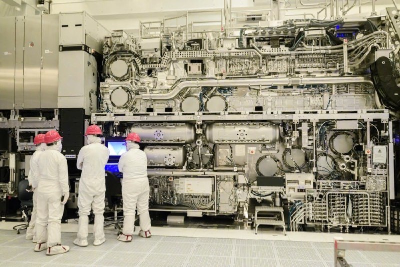 Intel 完成首台商用高數值孔徑 EUV 微影設備組裝 - Cool3c