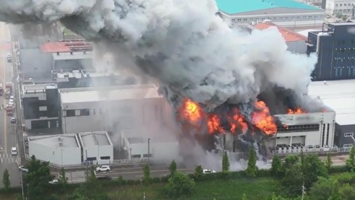 详讯：韩一电池厂起火造成多人伤亡 21人仍失联 | 韩联社
