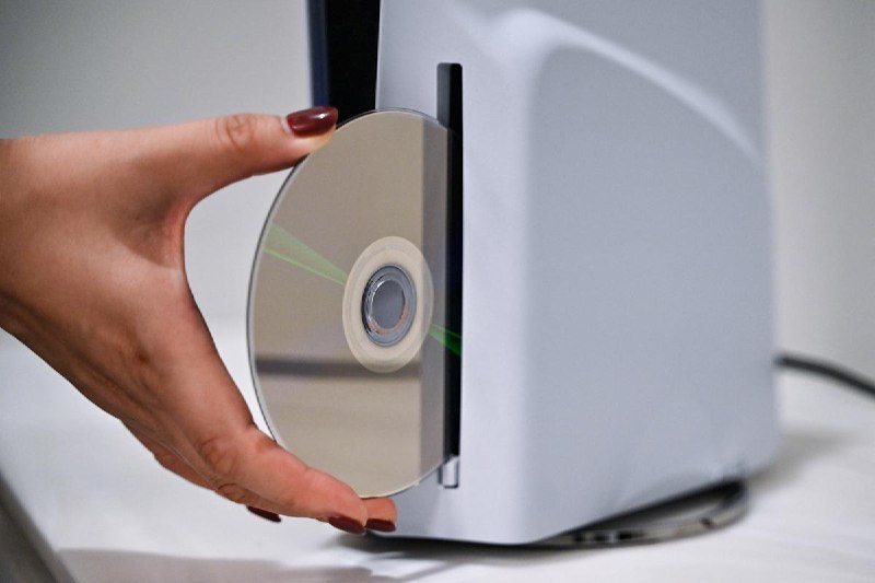 PS5《毀滅戰士：黑暗時代》實體片竟只裝85MB下載憑證？包裝標示不清引抨擊：「光碟至少要放完整遊戲吧」