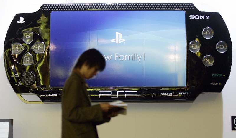 日本玩家拿出PSP被小學生稱「假的Switch」，網：畢竟是20多年前的產物