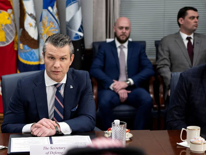 紐時：美防長赫格塞斯私人群組妻、弟在內 曾分享美軍空襲情資