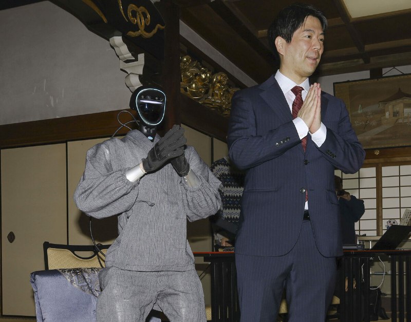 京大团队开发出基于AI的“佛陀机器人”