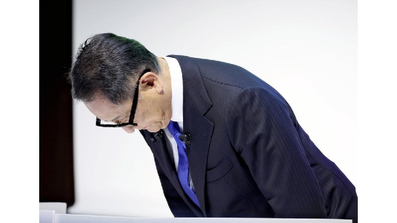 丰田公司董事长丰田章男就认证欺诈问题致歉：