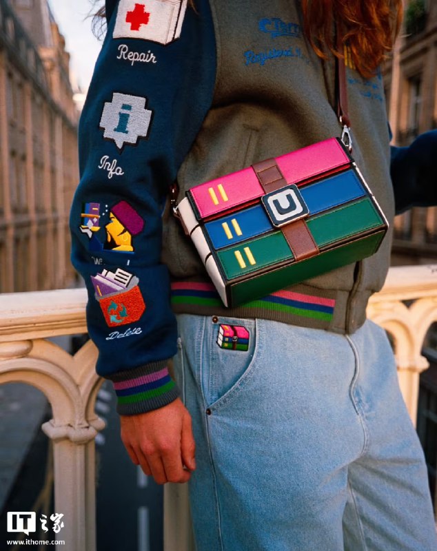 WinRAR 官方手提包周边再次开售压缩软件 WinRAR 在今年 2 月时宣布与制造商 Tern 进行联动，推出 WinRAR 主题手提包，迅速售罄，目前再次上市，定价为 150 美元，相当于购买五份正版 WinRAR 软件，支持全球 DHL 邮寄，今年 9 月发货