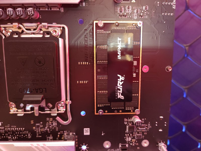 南亚科技 DDR5 颗粒现身 2024 台北电脑展，金士顿 CAMM2 内存条搭载根据南亚科技官网，该公司的 DDR5 内存目前仍处于开发状态，全部已规划产品均为 16Gb 容量，可选 4800/5600 MT/s速率