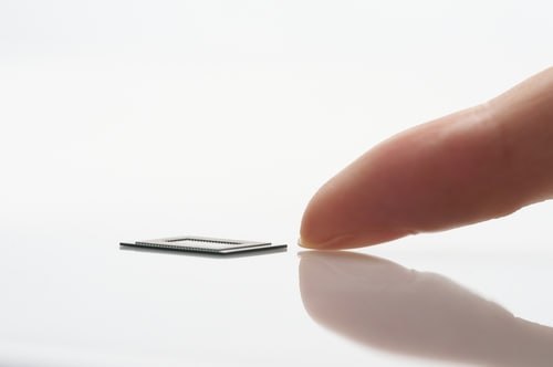 三星 量产业内最薄 LPDDR5X 内存封装厚度 0.65 毫米，12纳米级工艺，四层堆叠结构，容量12GB或16GB
