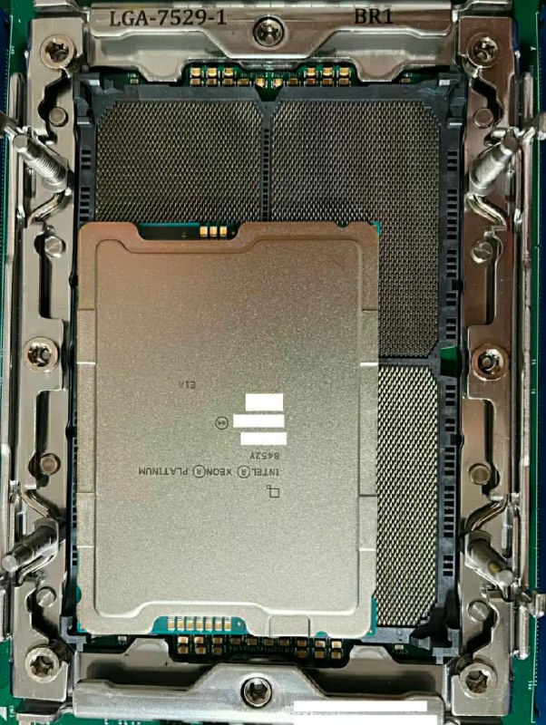 Intel 又要换接口了 一个庞然大物 但在 AMD 面前还是小弟