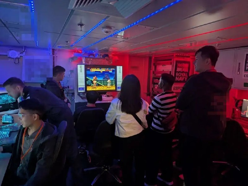 英国威尔士亲王号航空母舰迎来新“装备”：12 台 Alienware 游戏台机