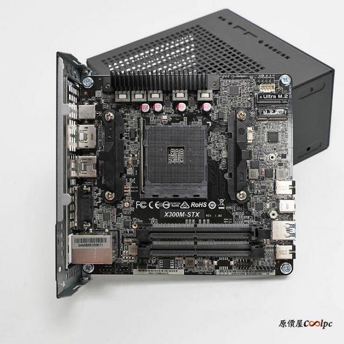 哪位买了 DeskMini X300 的可以把贴纸撕下来看看……我严重怀疑直接编程器把 X300 的 BIOS 刷进去 A300 就能亮了