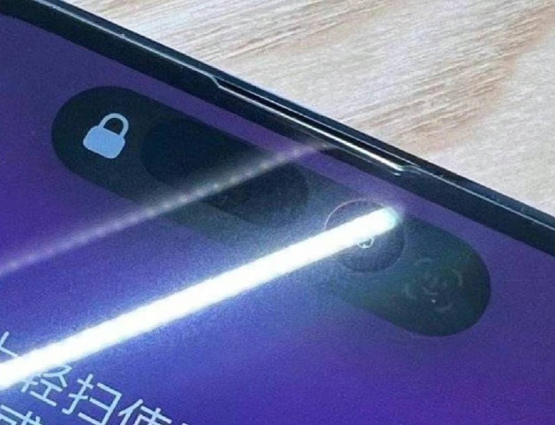 苹果 iPhone 14 / Pro 今日发售，用户发现 灵动岛 存在色差