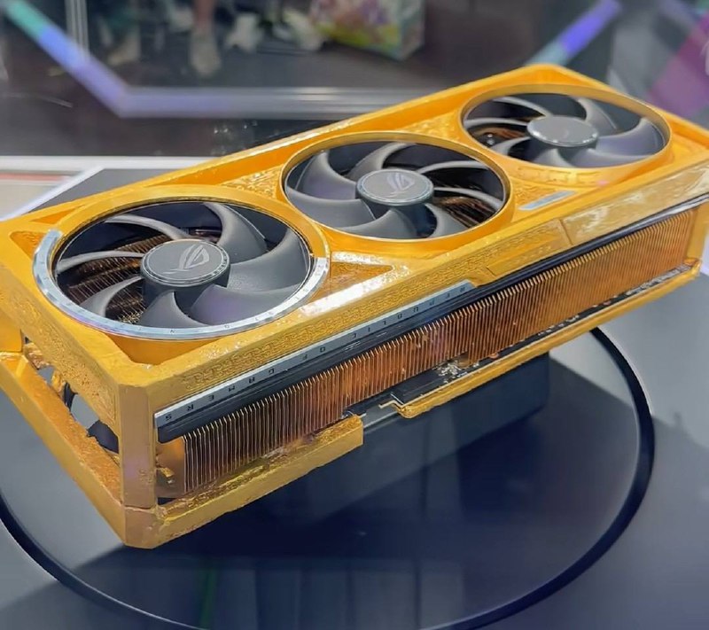 5kg 真金打造 500 万元“卡皇”，华硕展示 ROG 夜神 RTX 5090 D 黄金显卡