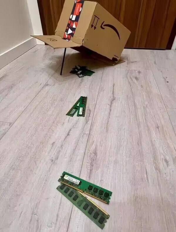 各位读者新年好呀今年的私房钱不要被卖内存的奸商骗走了哟