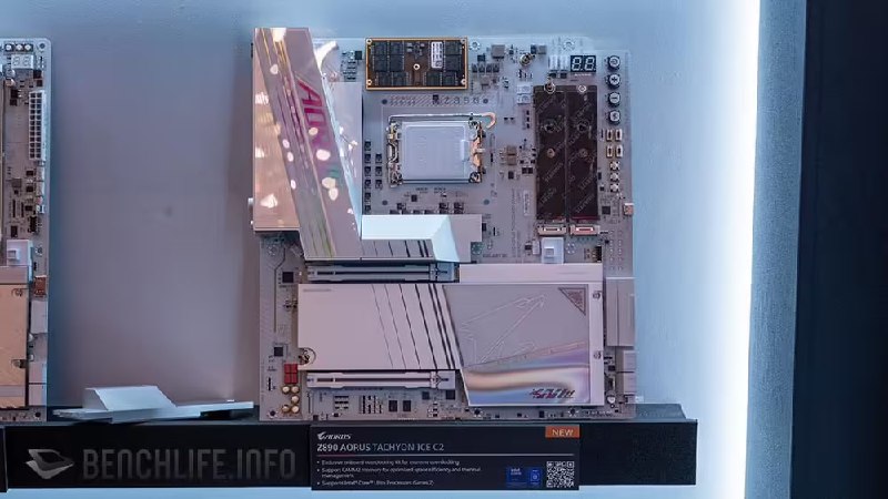顶置内存安装位，技嘉 Z890 AORUS TACHYON C2 主板真容亮相C2 预计是 