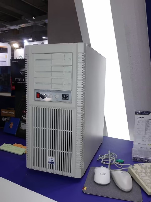 银昕“软盘复古”机箱第二弹 FLP02 亮相：塔式设计，今年四季度发布